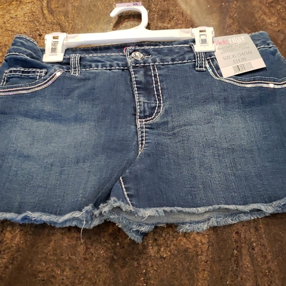 Girls denim‎ cut off shorts - Picture 1 of 4